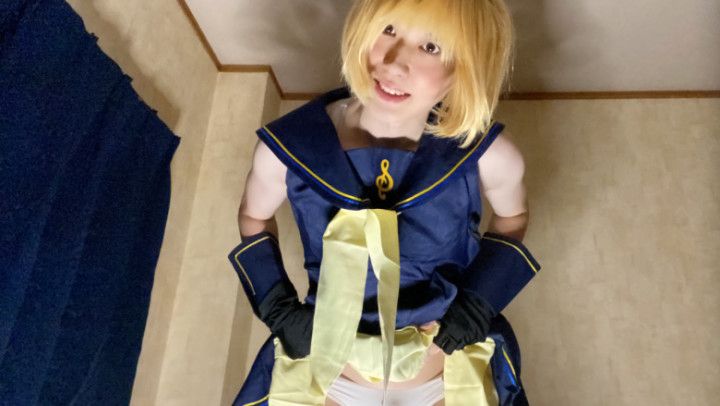 Peeing in Kagamine Rin's costume