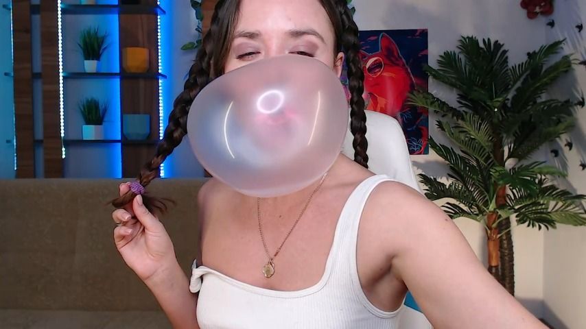 Blowing enormous bubbles