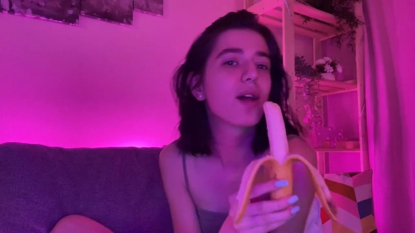 Sexy banan eating