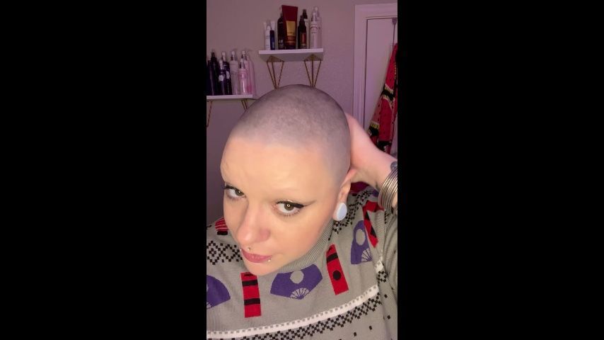 Christmas Headshave to smooth bald