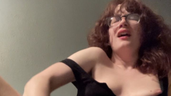 Slut dildo fucking herself