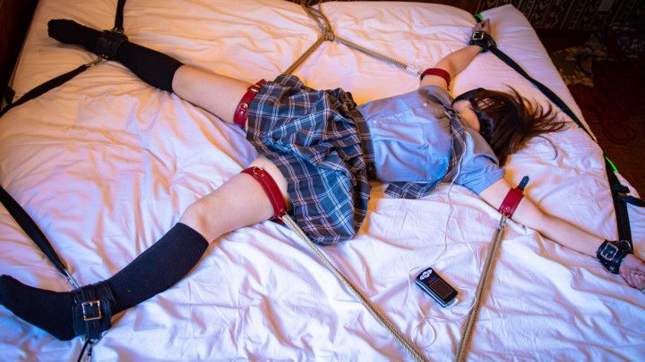 Japanese cosplay girl get tied, bondage