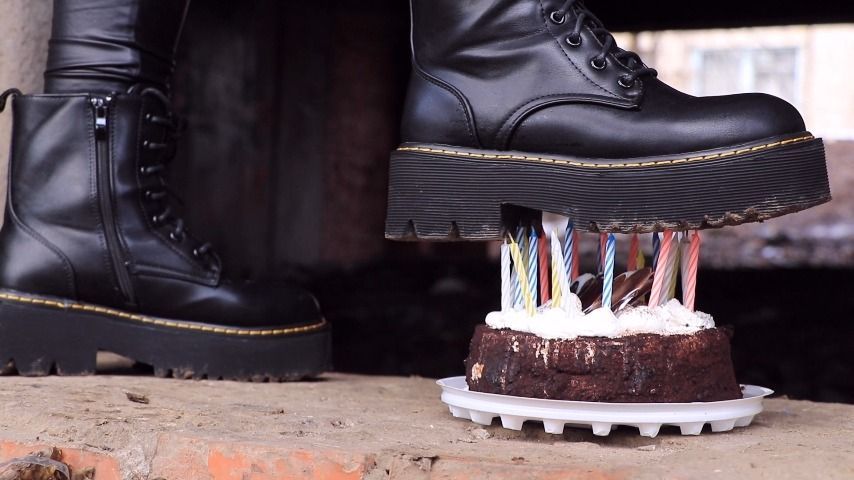 Slomo Crush BD cake with boots