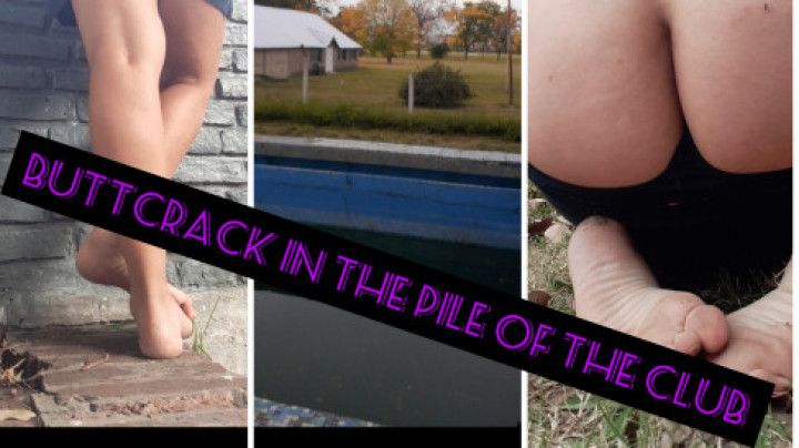 BUTTCRACK IN THE swimming  OF THE CLUB