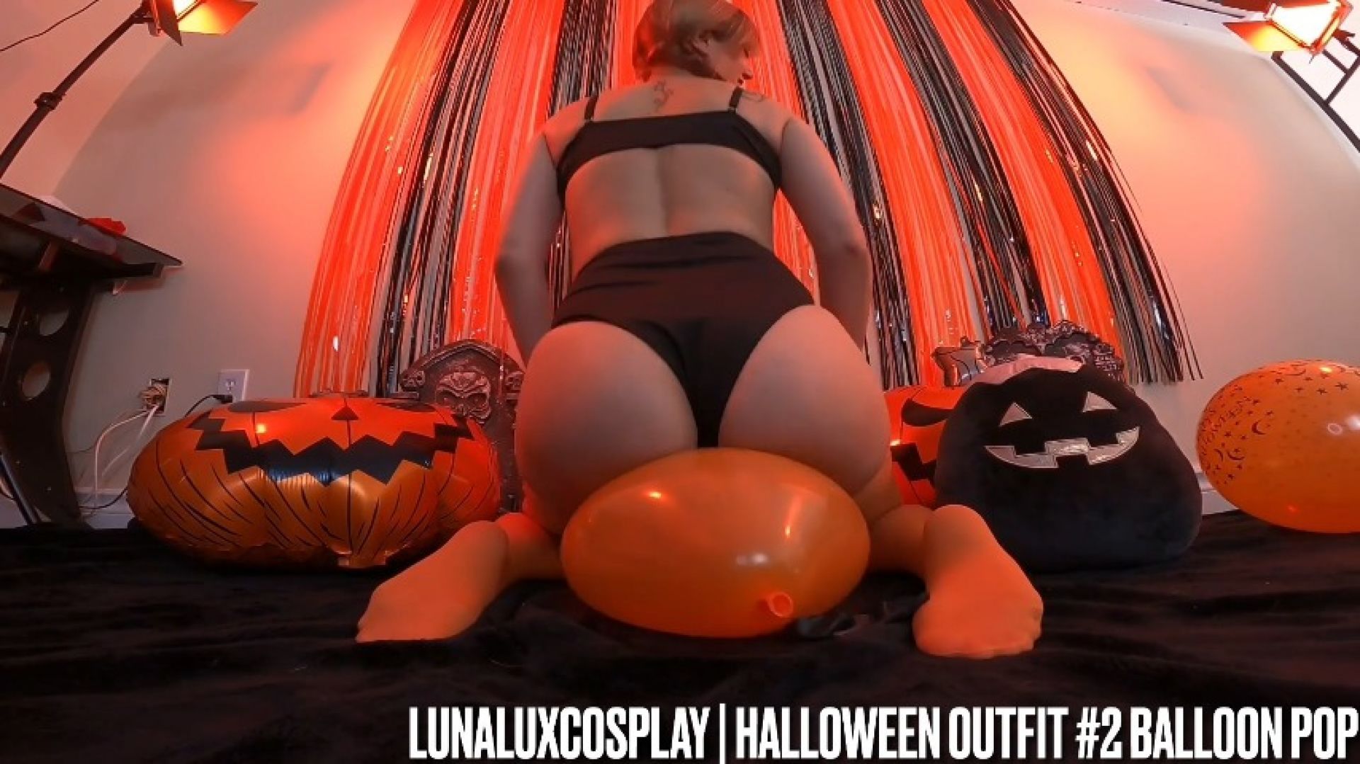 Halloween Balloon Popping