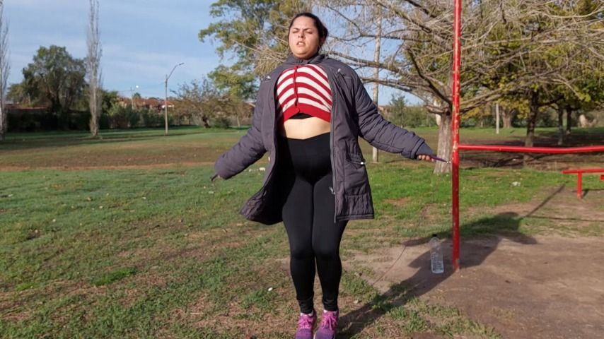 BBW JUMPING THE ROPE, JUMPING JACK AND JOGGING