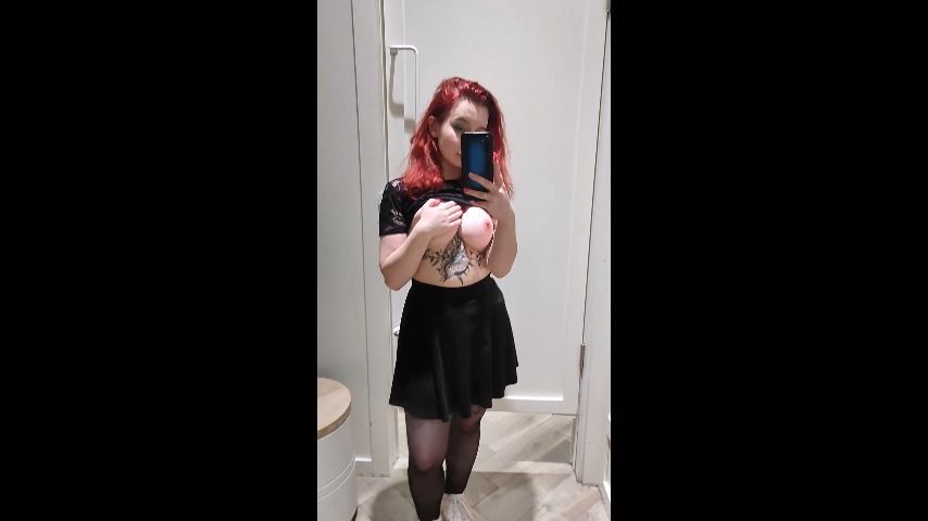 Playing with dildos and squirting in the fitting room