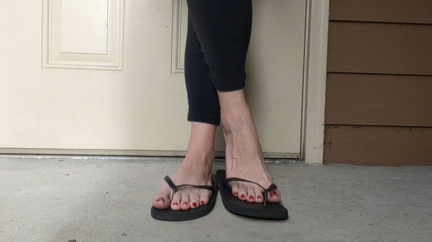 Red Toes Flip Flop Play
