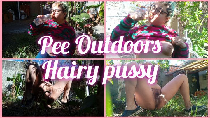 PEE OUTDOORS-Hairy Pussy