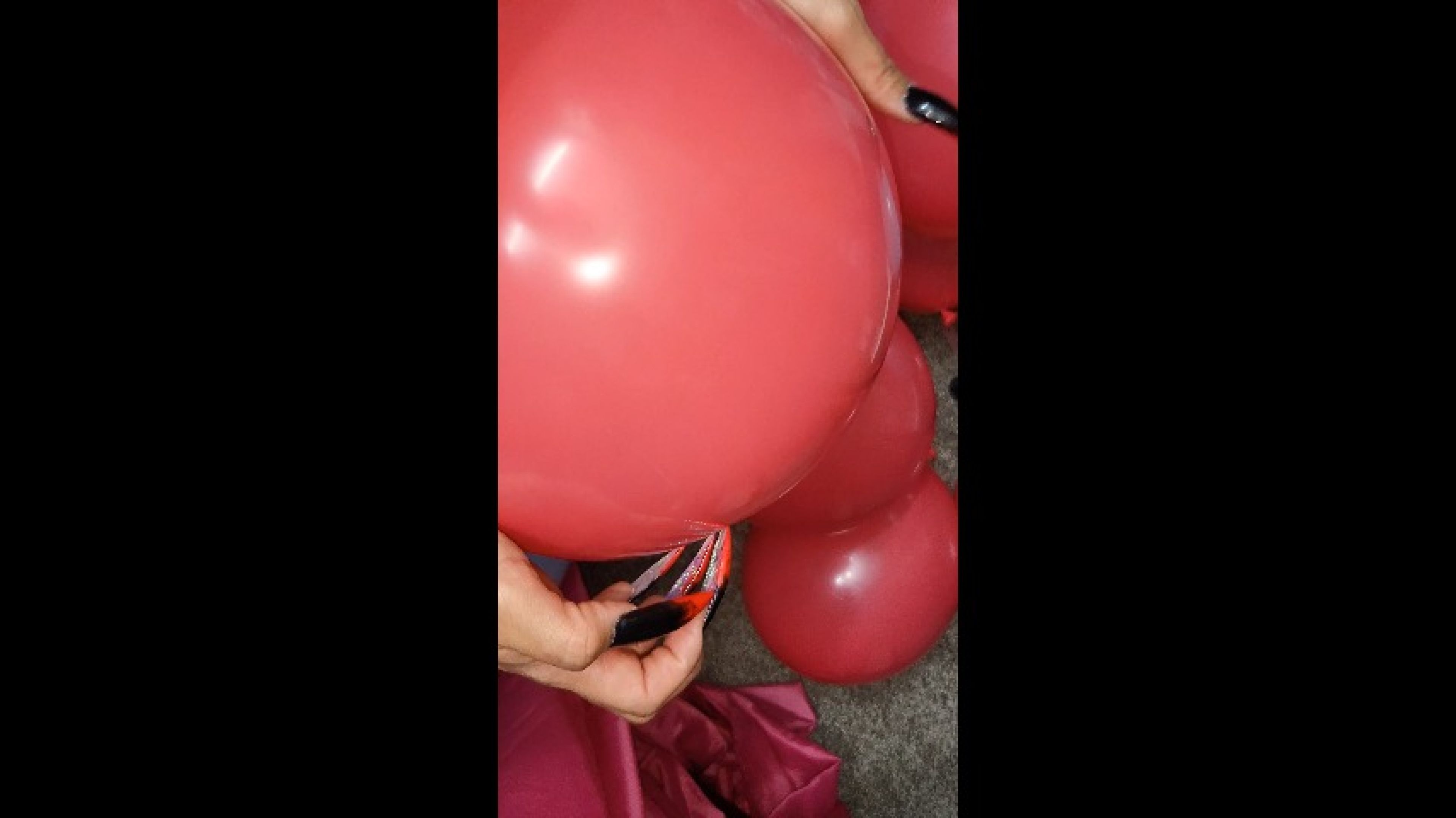 Long SHARP XL-Stiletto Nails Popping Balloons