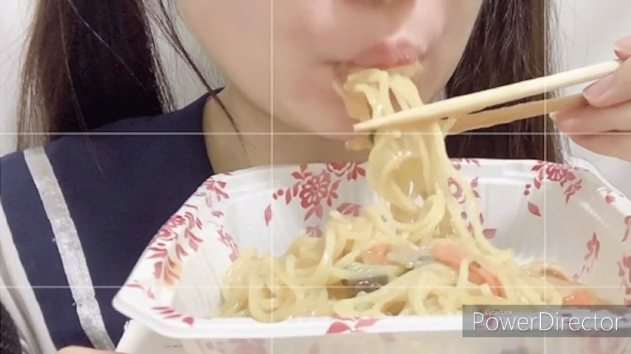 ASMR eating ramen