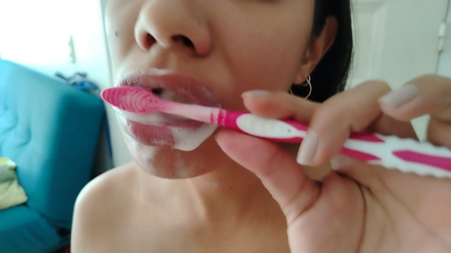 Swallowing cum after brushing my teeth with it