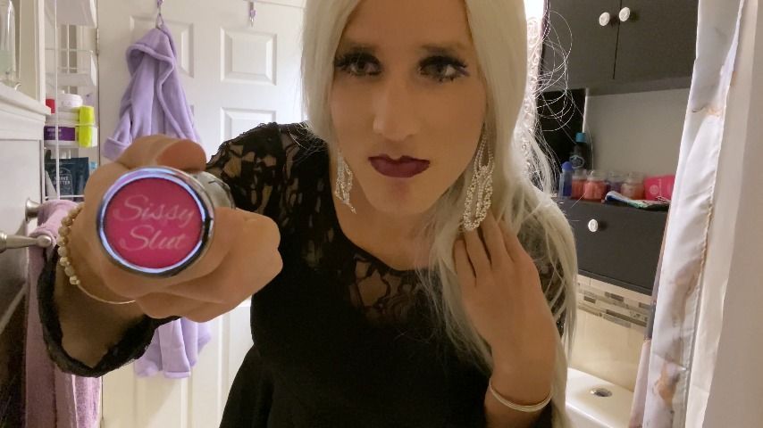 Emo Crossdresser Puts on Buttplug