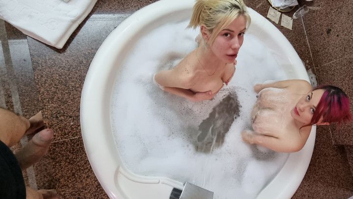 THREESOME IN JACUZZI