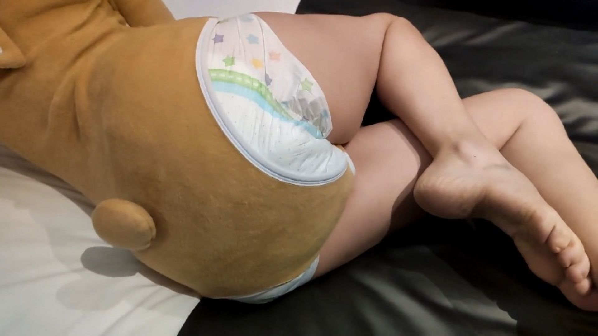 Desperate ABDL girl pees her diaper in front of Daddy