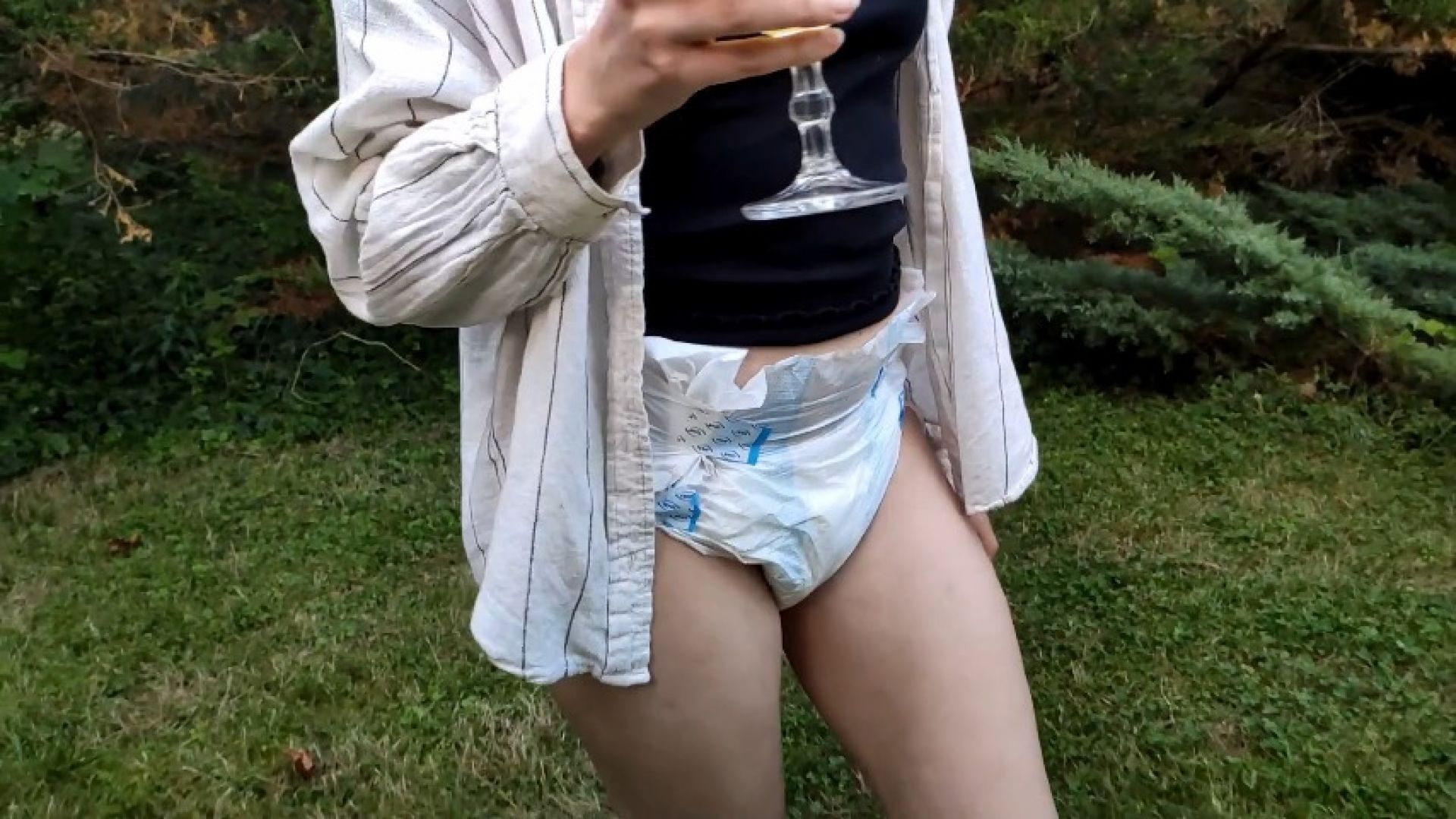 Wetting my diaper outdoor, until it's full