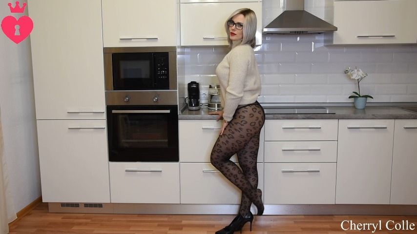 Beautiful leo tights for a milf