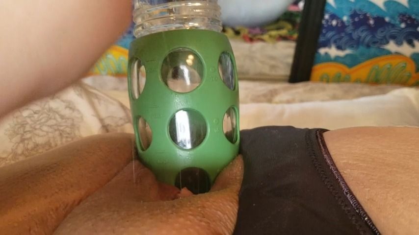 I make Punky fuck my waterbottle