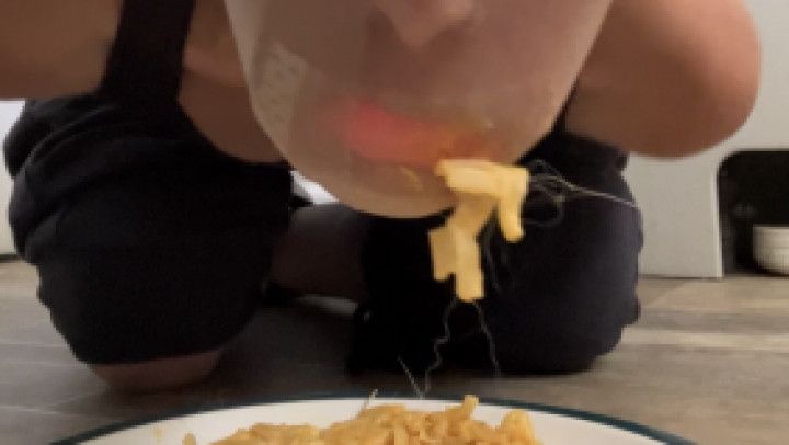 Captive Mac n cheese foot smash