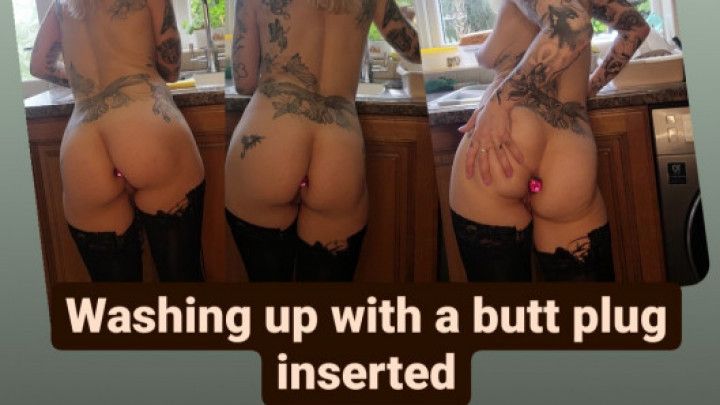 Butt plug while washing up