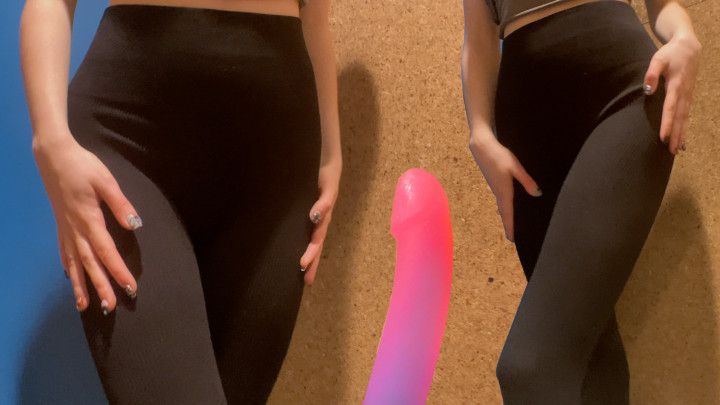 Creamy pussy in yoga pants! Fitting room dildo fuck