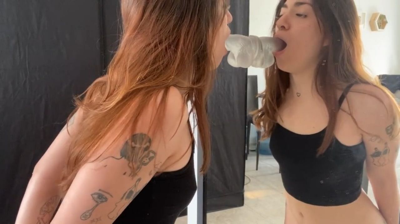 Blowjob on mirror