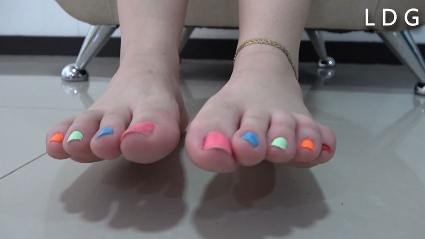 Multicolor Toes Of Alison Should Be Adored