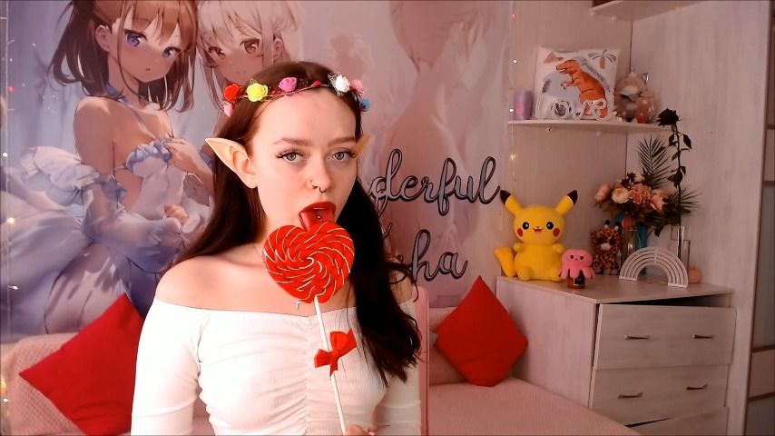 Cutie elf is eating your lolipop