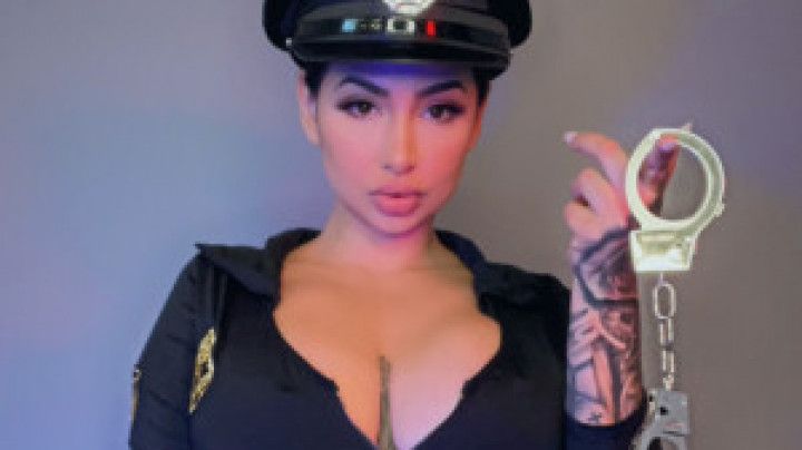 Slutty police officer gets fucked