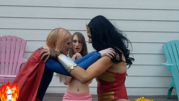 Wonder Woman vs. Super Girl