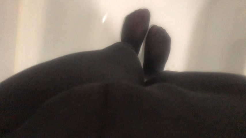 Woopsy I peed my pantyhose part 1