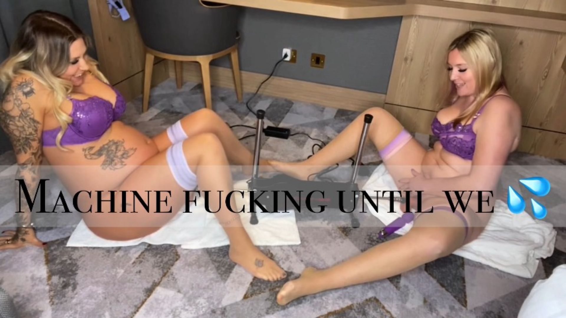 Squirting on fuck machine with Charlie