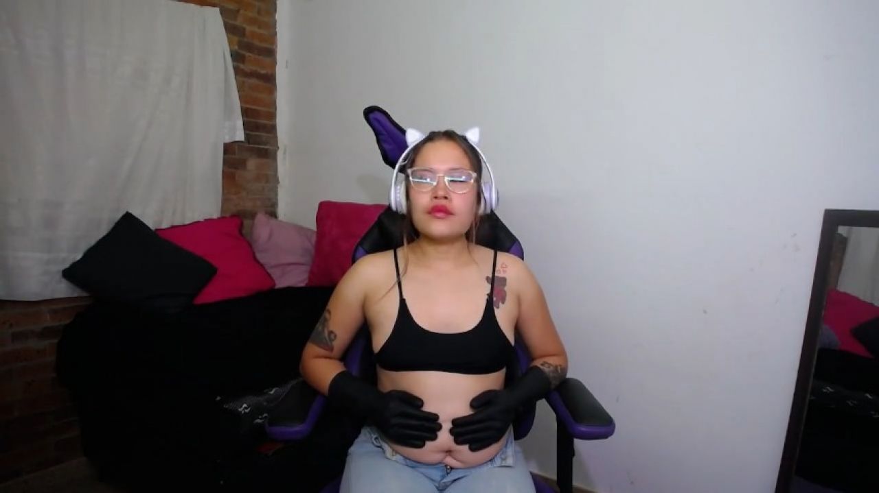 Sexy gamer burpinh with gloves