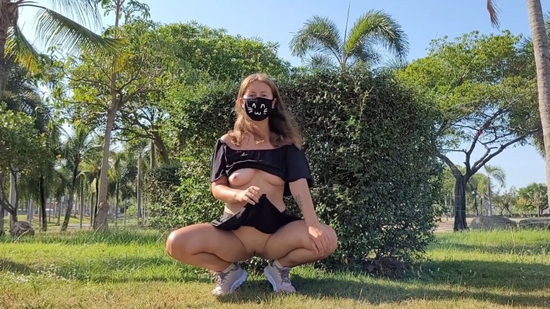 I flash my pussy and tits in the park