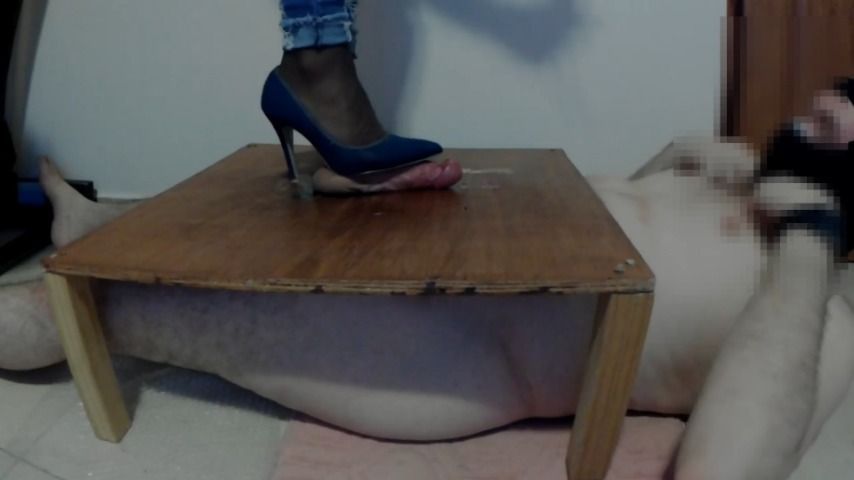 Mean shoejob by Mrs Iris and her pumps