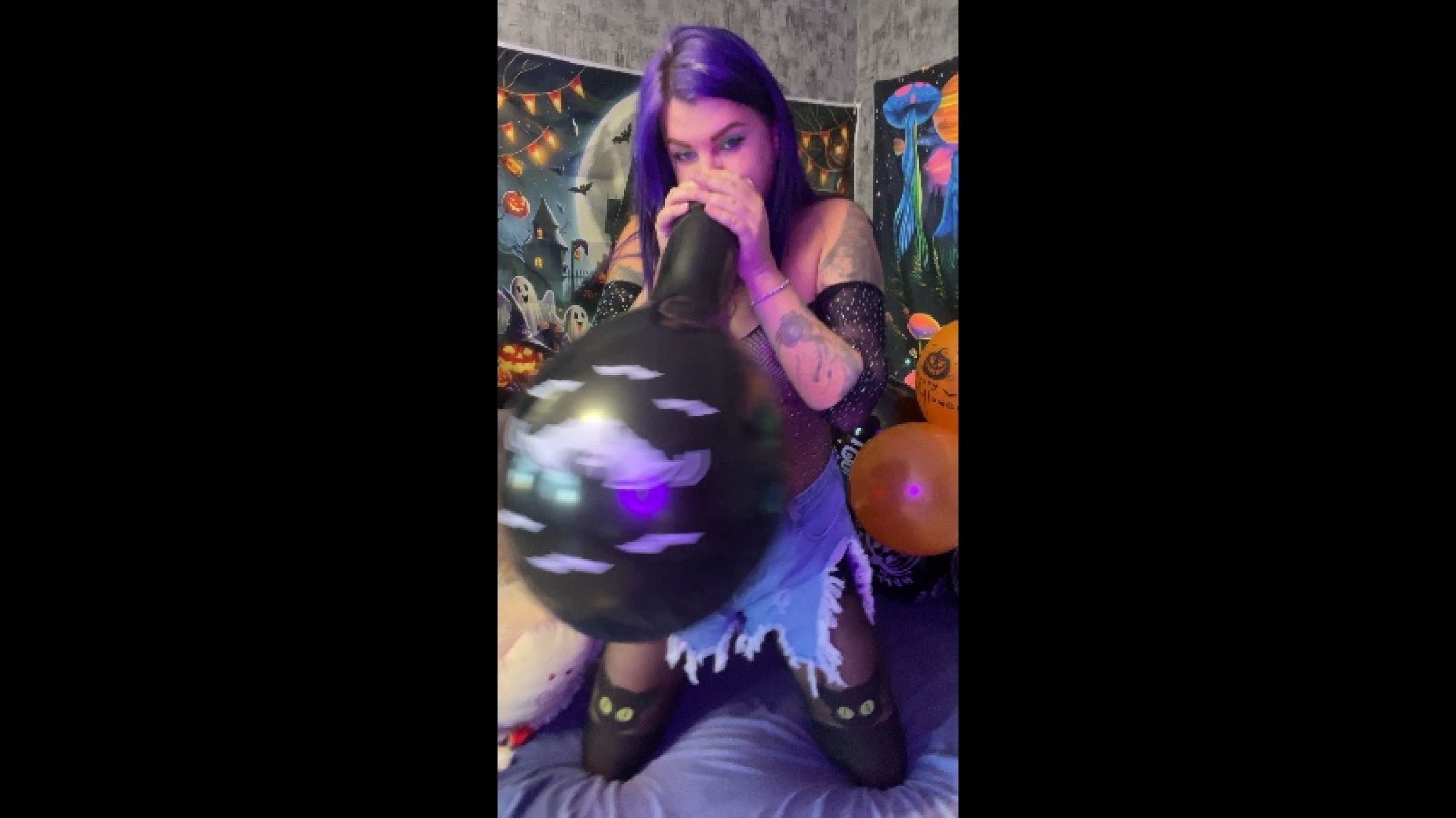 Popping Halloween balloons