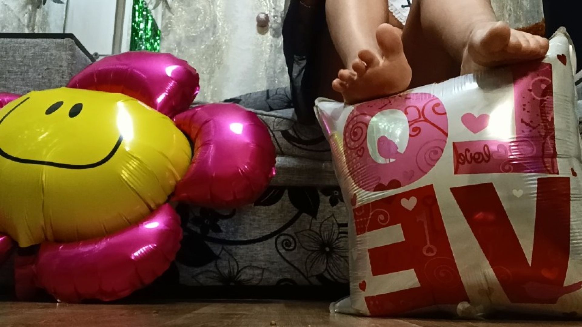 barefoot pop mylar balloon