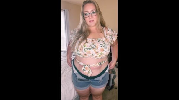 Bbw mom strips for you