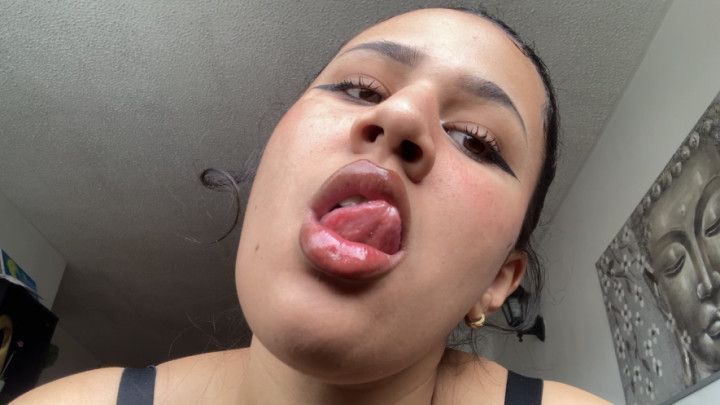 1080P Giantess like to make dicks hard with her big lips