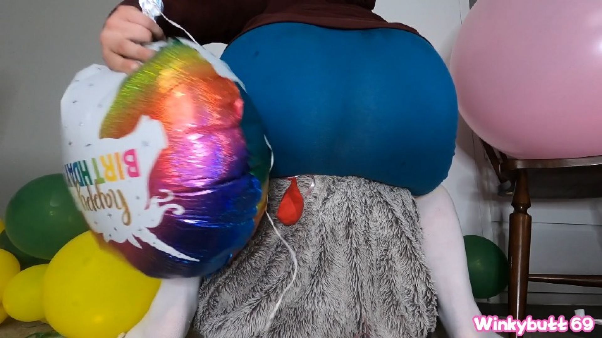 Bubble Butt vs Balloons