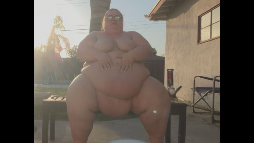 SSBBW Pisses During Morning Smoke Sesh