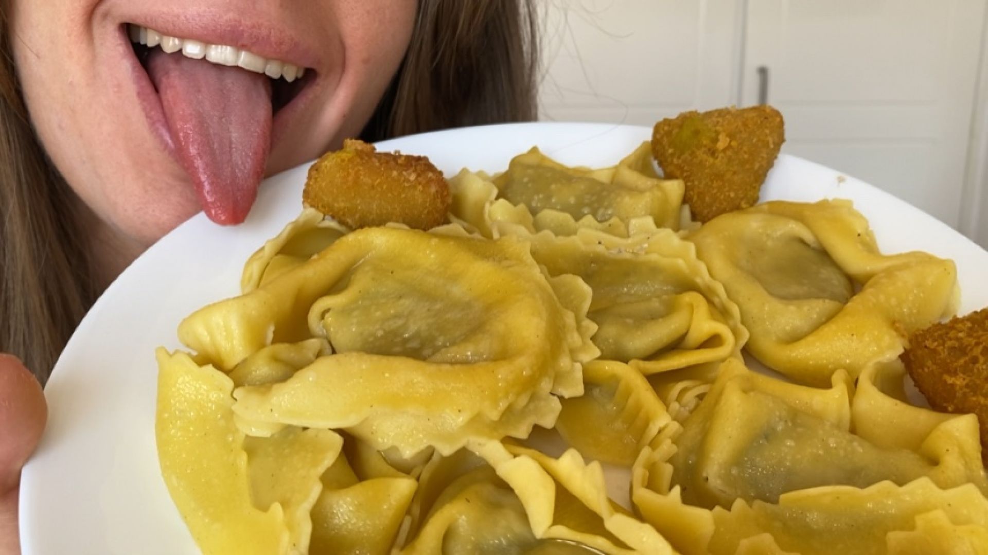 Mukbang 43 / Eating crispy cheese and ravioli