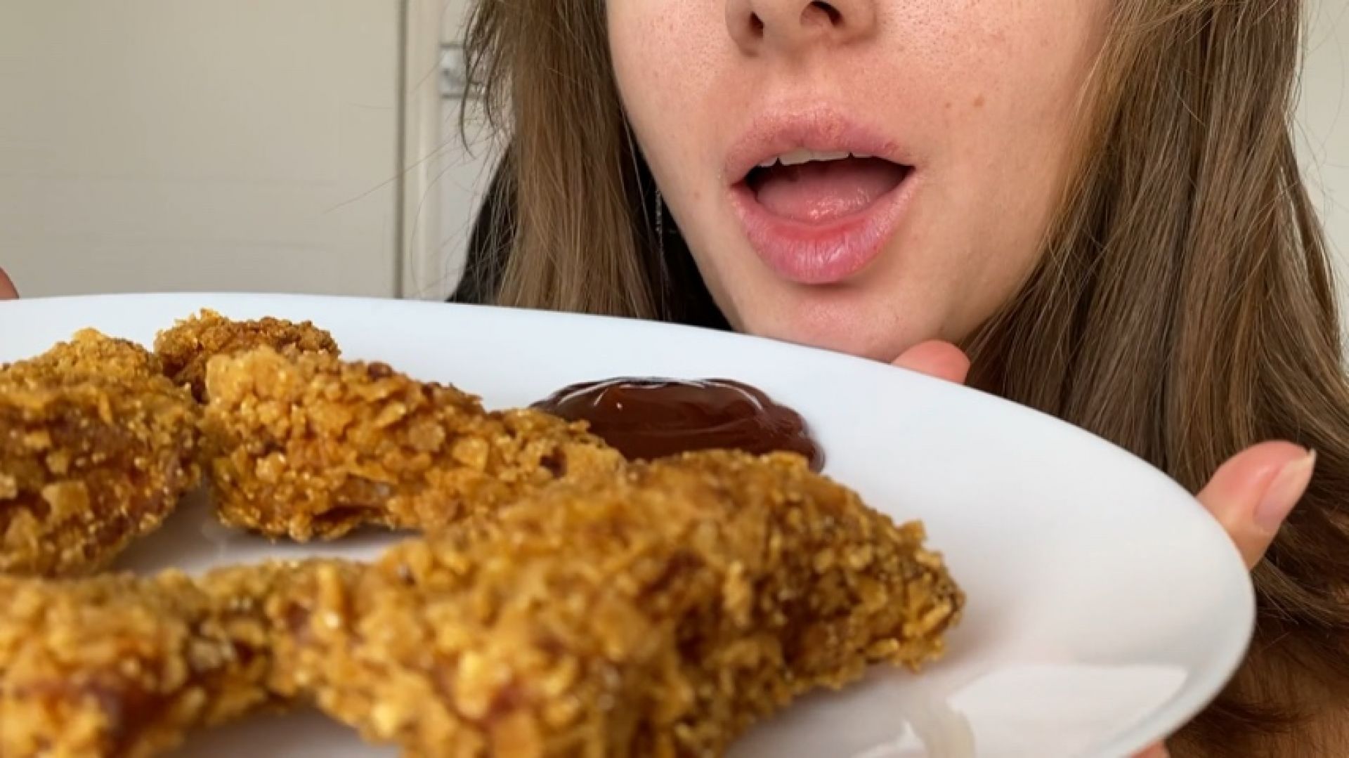 Mukbang 38 / Eating crispy fish nuggets