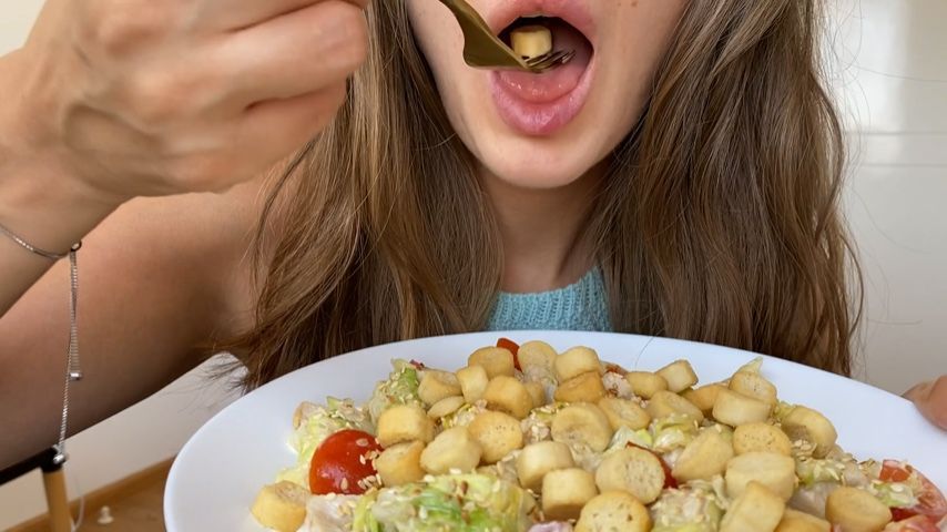 Mukbang 2/crouton salad crunch in camera