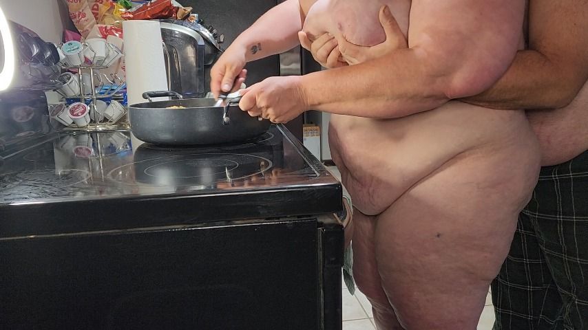 BBW cooking and a quick fuck