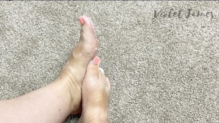 Curvy Girl Foot Play