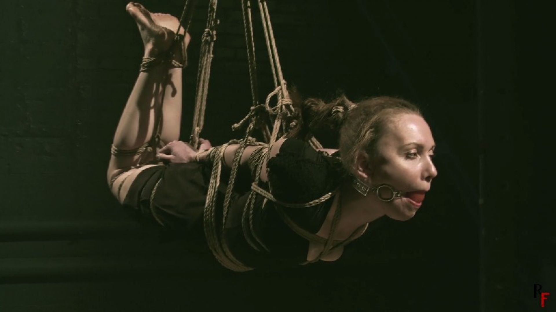 Live bondage seance with Dina - Suspension hogtie