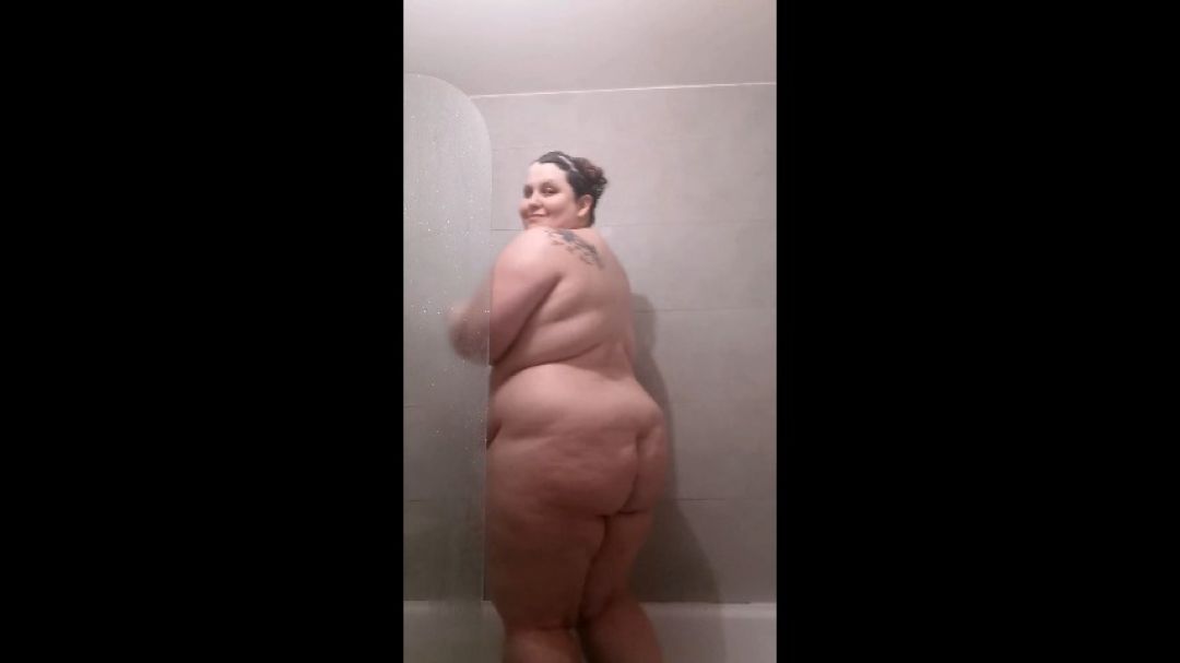 BBW showering and soaping up