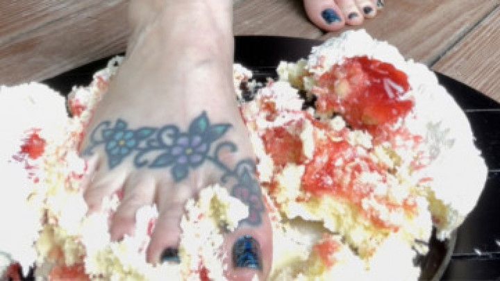 Cake foot smashing