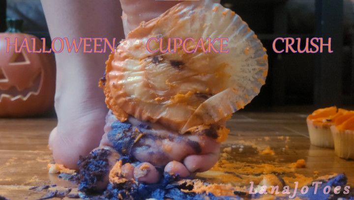 Barefoot Halloween Cupcake Crush